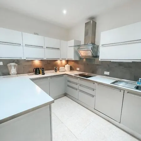 St Julian's Seaview Apartament *